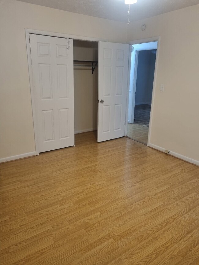 Building Photo - 2110 Hinton Dr