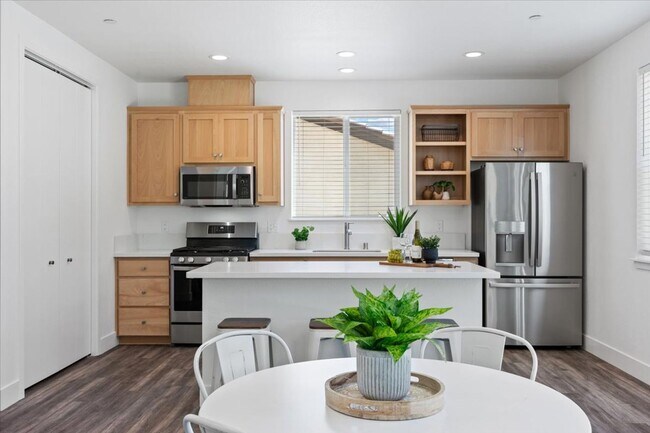 Building Photo - 2201 Tapia Wy