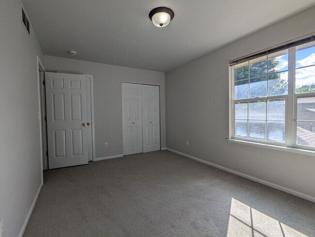 Building Photo - 4515 Starflower Dr