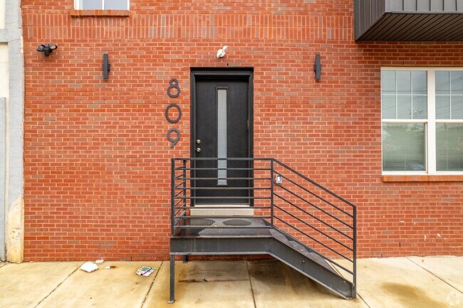 Building Photo - 809 Diamond St