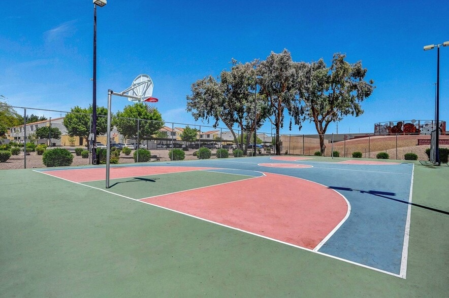 Building Photo - Park at Spring Valley