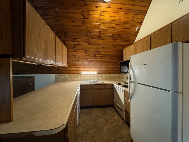 Building Photo - 408