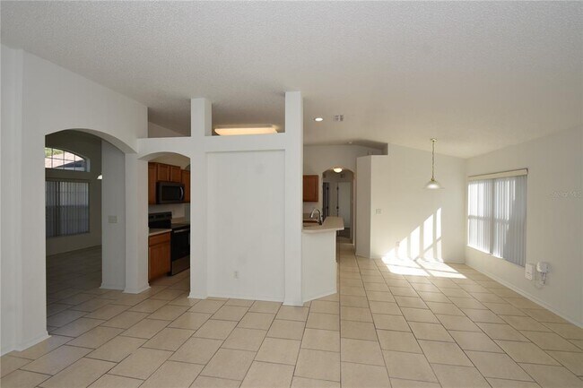 Building Photo - 12 Pierce Ln