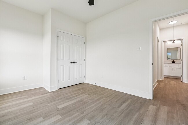 Building Photo - 261 Cathedral Dr