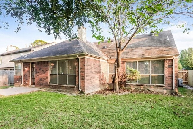 Building Photo - 1602 Clear Valley Dr