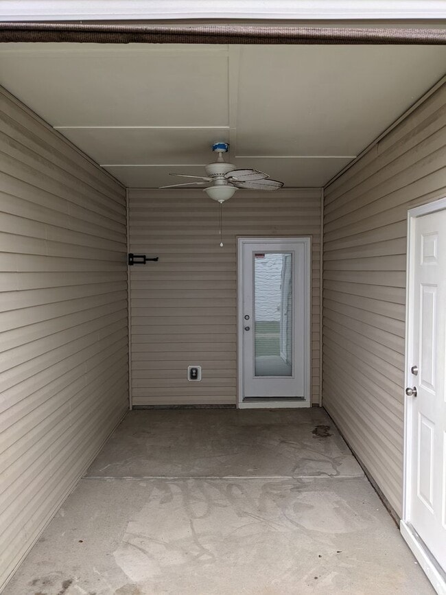 Building Photo - 3- Bedroom Townhome in Prosperity Place