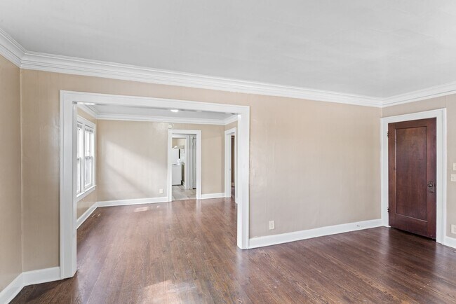 Building Photo - Charming 2-Bed Home with Hardwood Floors & Bright, Open Living Spaces!