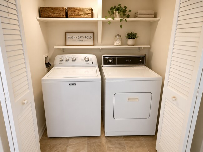Building Photo - Blacksburg, 4 BR / 2.5 BA Available August 5