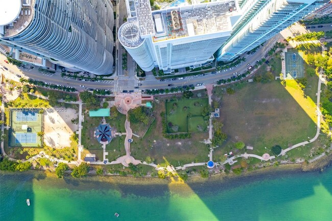 Building Photo - 2000 N Bayshore Dr