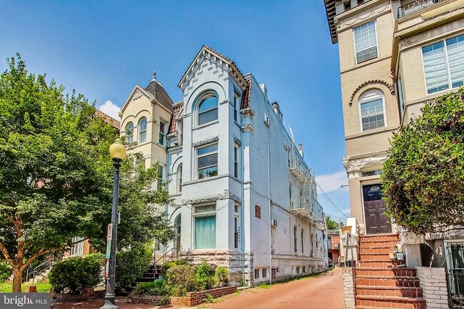 Primary Photo - 2121 N St NW