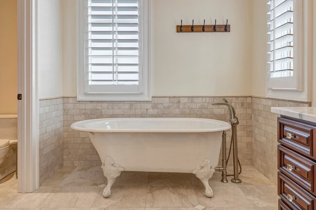 Building Photo - 5014 Mountview Pl