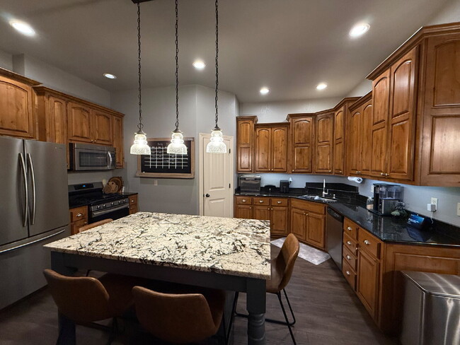 Building Photo - Custom 5 BR / 3 Car Garage, Home theater, ...