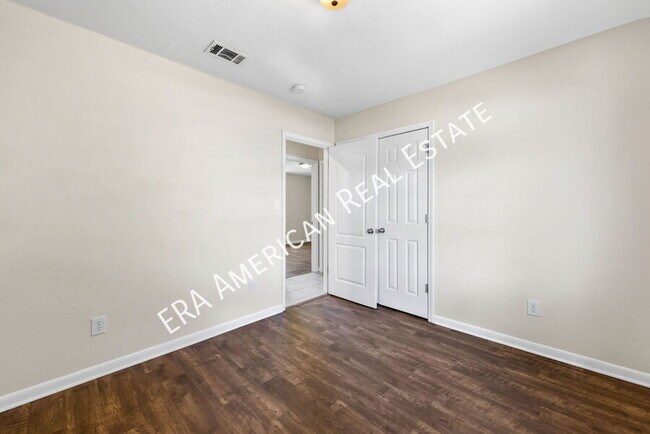 Building Photo - 1221 Albuquerque Cir