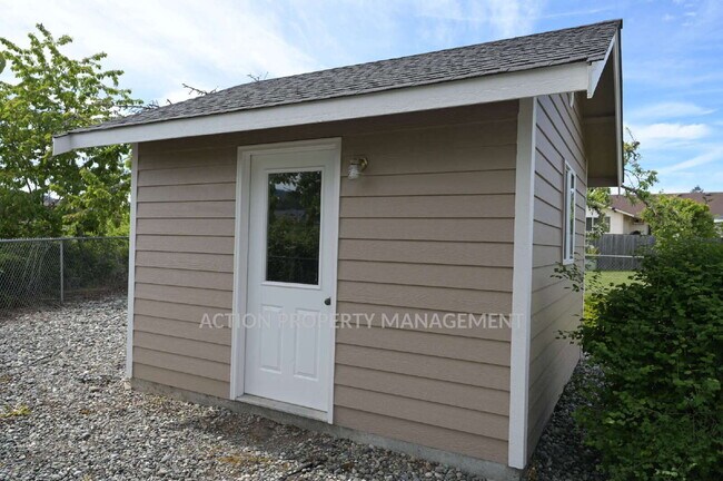 Building Photo - 3 bed 2 bath, 2 car garage in Sequim
