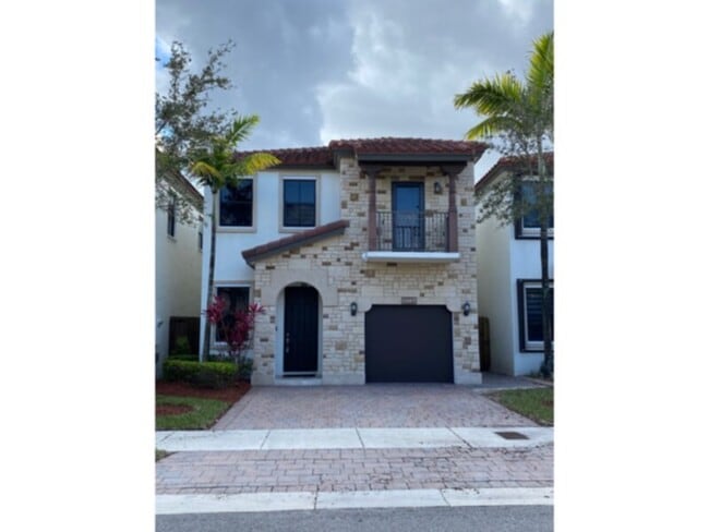 Primary Photo - FULLY furnished House in Miami