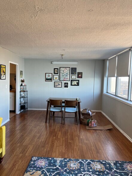 Dining Area - 6301 North Sheridan Road
