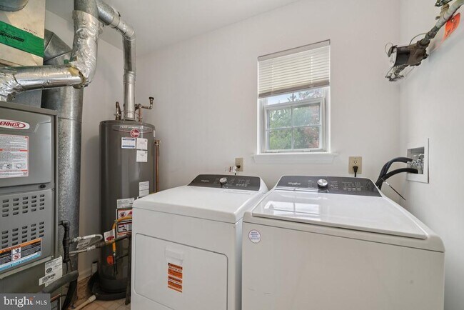 Building Photo - 505 Oliphant Ln