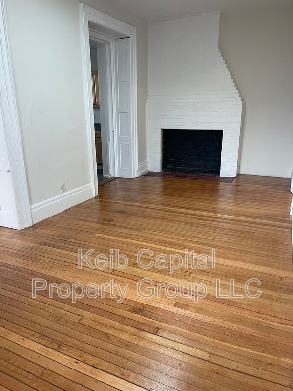 Primary Photo - 179 Main St