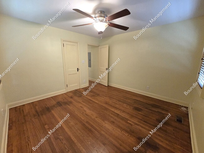 Building Photo - 2533 Sylvan Rd