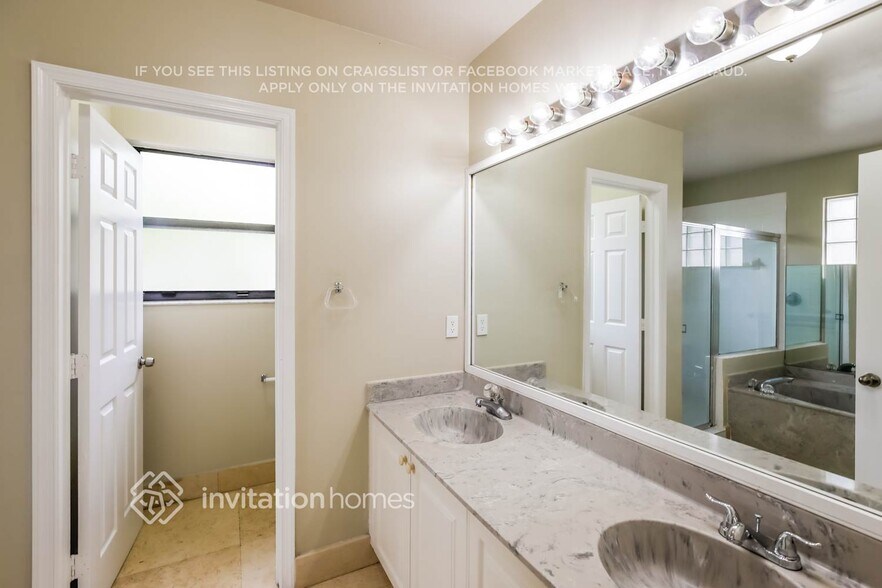 Building Photo - 3407 NW 112th Terrace