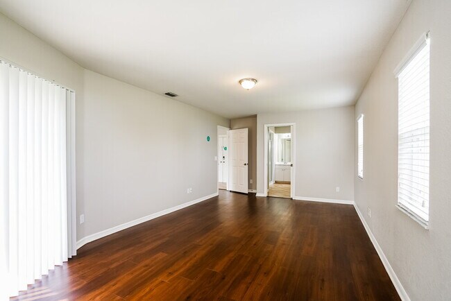 Building Photo - 3729 SW 1st Pl