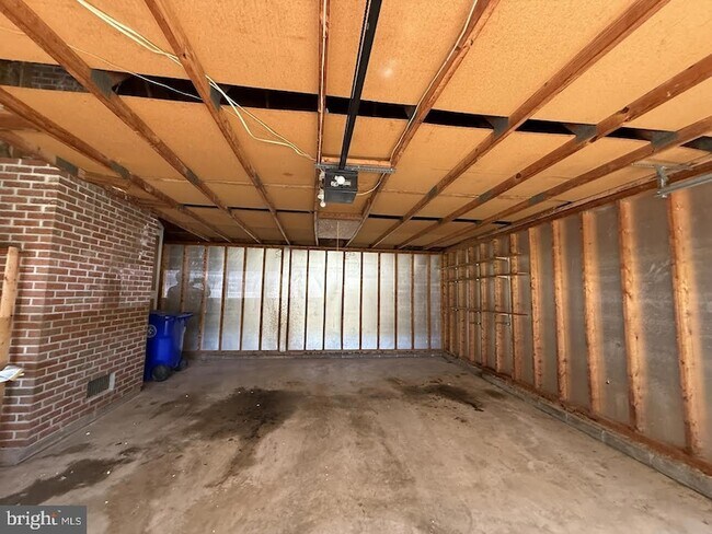 Building Photo - 14931 Windmill Terrace