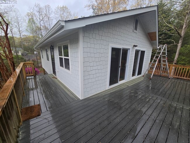 Building Photo - House on Stilts