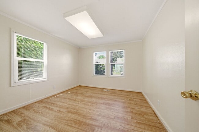 Building Photo - Updated Single-Level Home with Modern Kitchen, Natural Light & Parking
