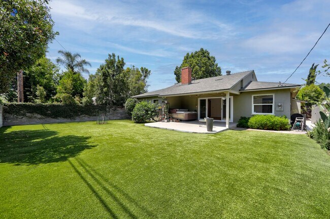 Building Photo - 6044 Varna Ave