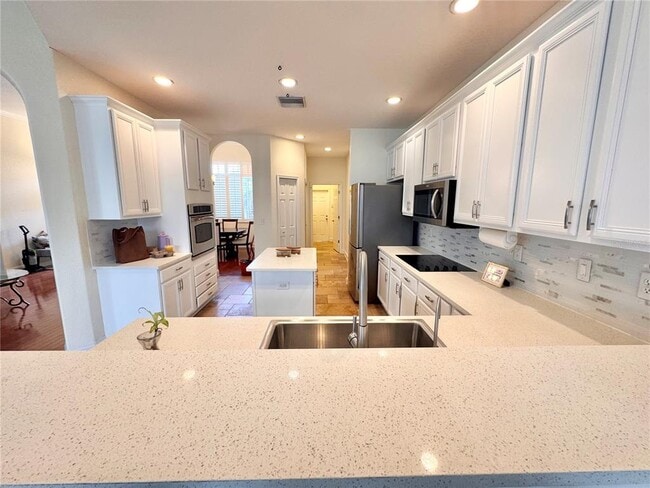 Building Photo - 27130 Firebush Dr