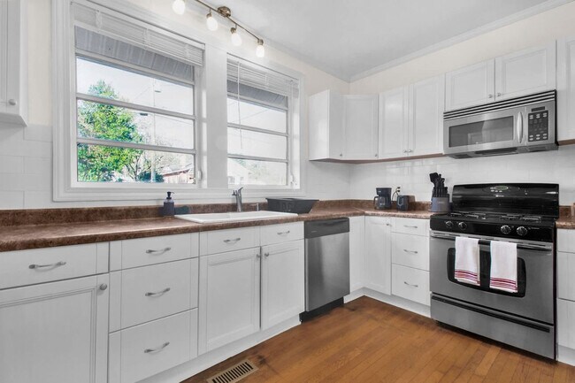 Building Photo - 424 Pearl St