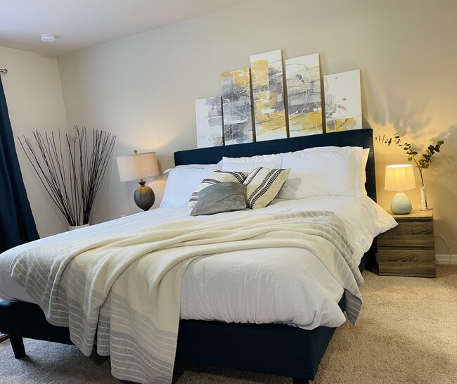Bedroom 1 - King Bed - 2151 Harrison St