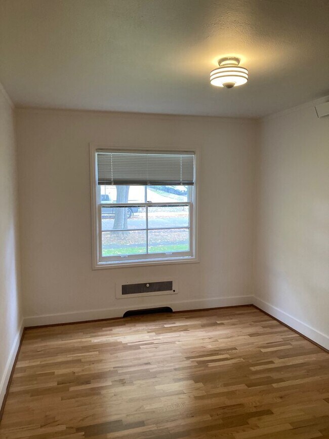 Building Photo - A great connection make all the difference!