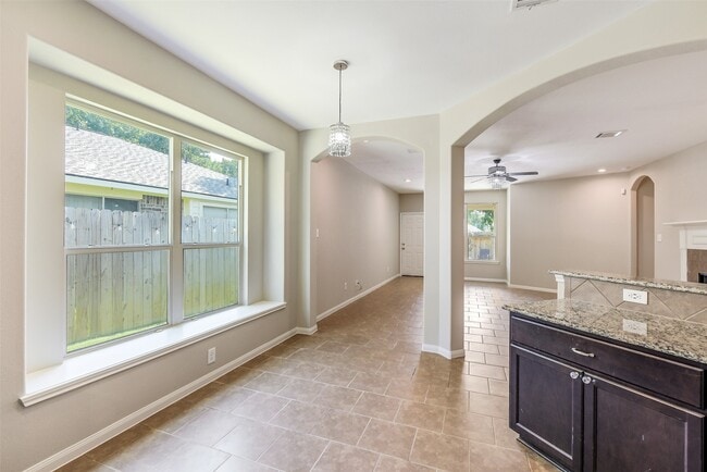 Building Photo - 12635 Lakeshore Dr