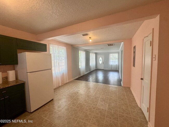 Building Photo - 3535 Rosselle St