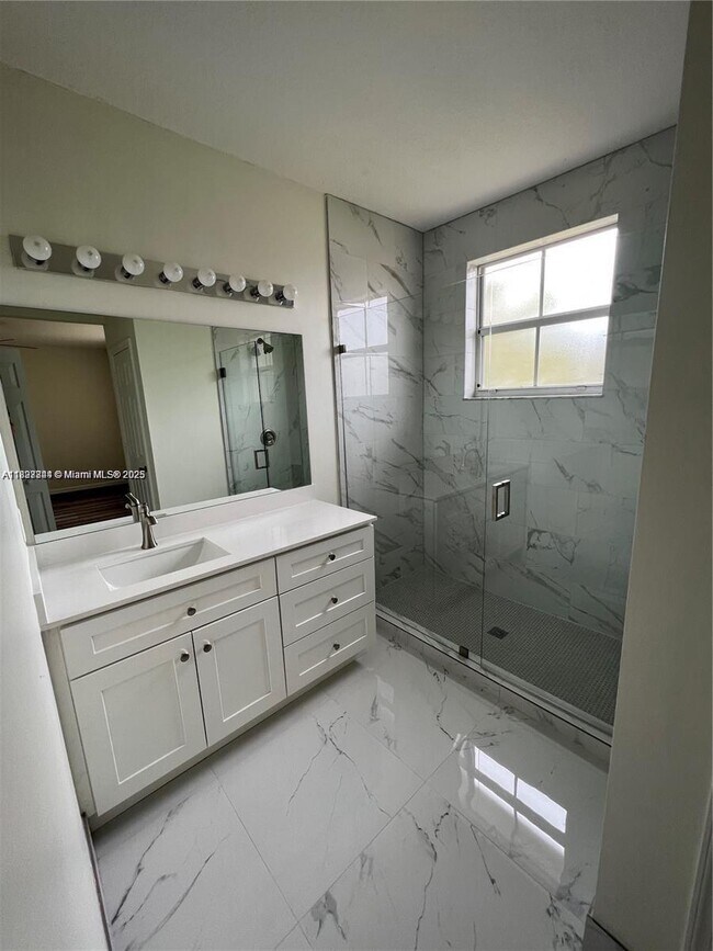 Building Photo - 185 Riverwalk Cir