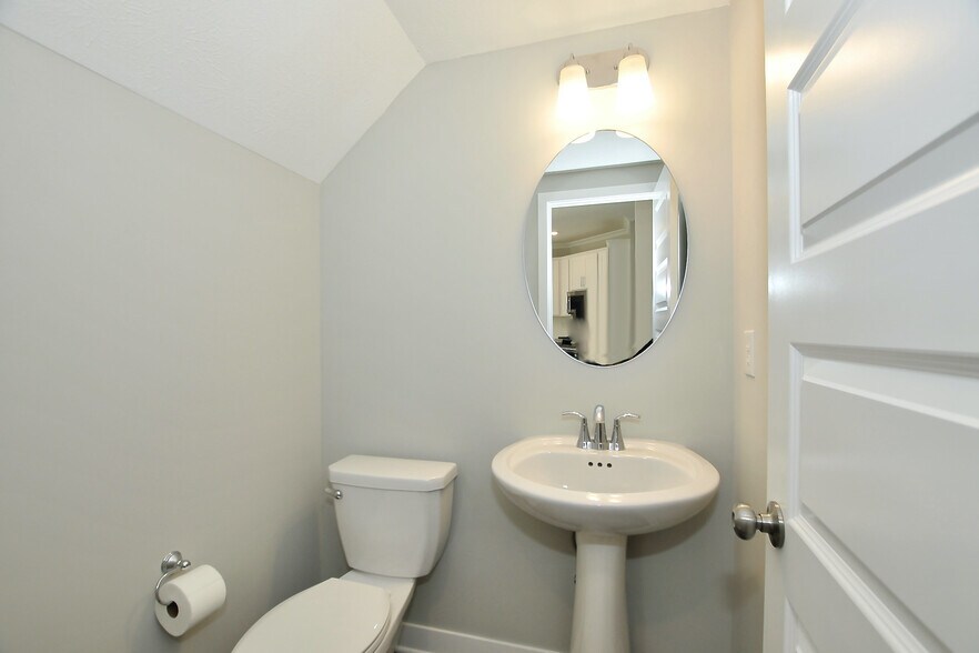 Building Photo - 927 Yorkshire Ln