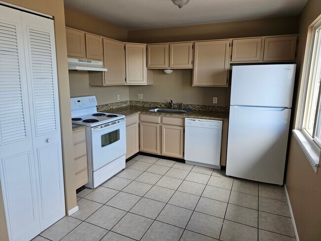 Building Photo - 3480 Cochran Dr