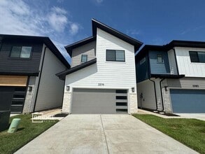 Building Photo - 33179 Oak Hts Pl