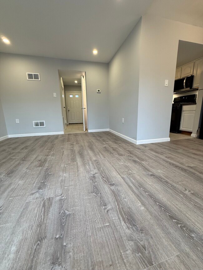 Building Photo - 238 Stevenson Square