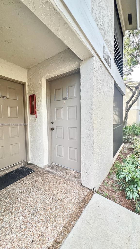 Building Photo - 303 Gardens Dr