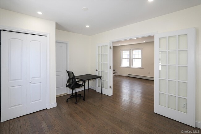 Building Photo - 987 Kings Pkwy