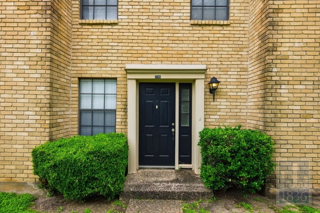 Building Photo - 8400 Jamestown Dr