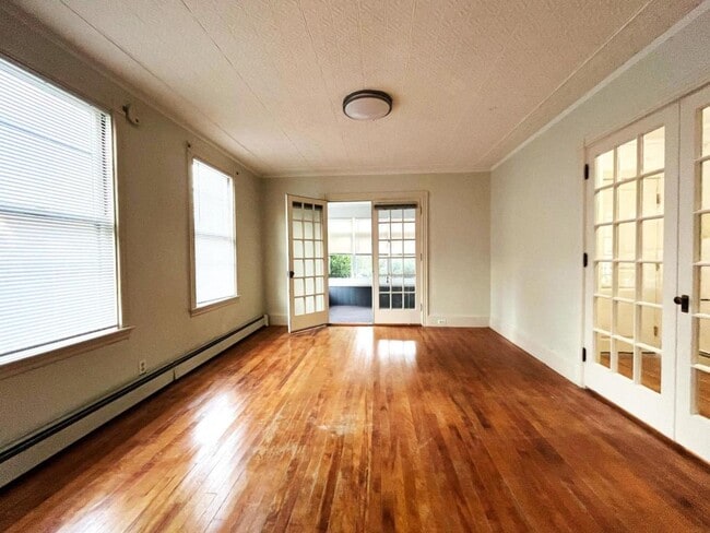 Building Photo - 52 S Chestnut St