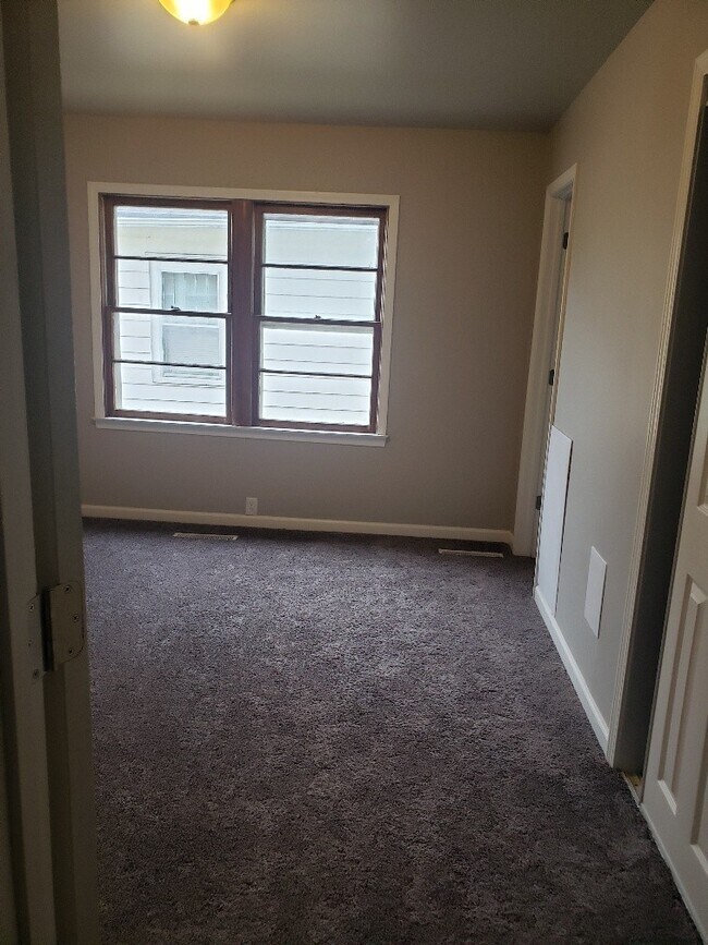 Building Photo - N 3rd Duplex