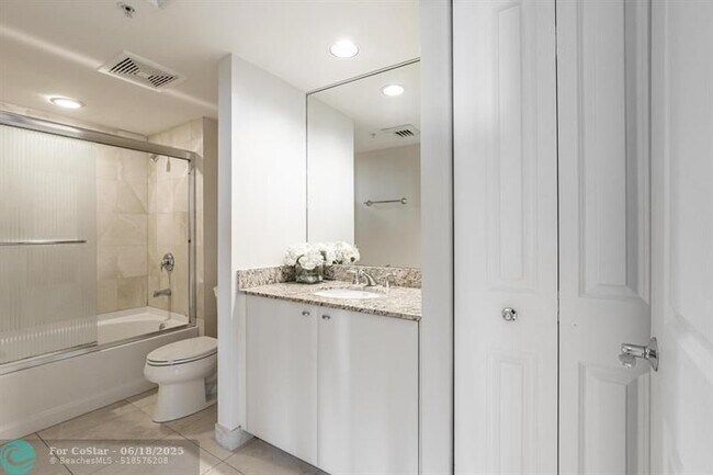 Building Photo - 610 W Las Olas Blvd