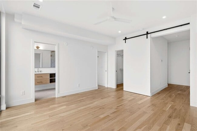 Building Photo - 816 Berne St SE