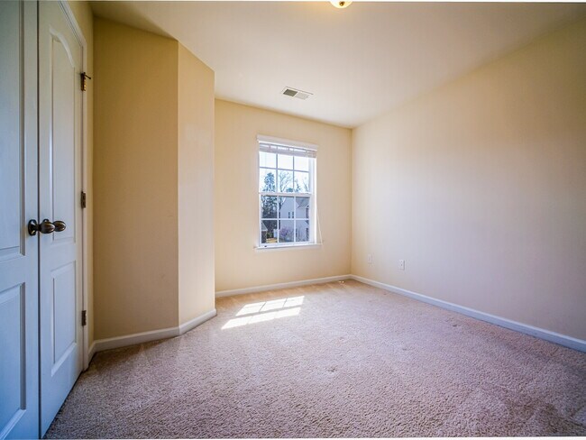 Building Photo - 1089 Wallace Lake Rd