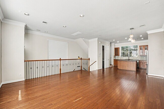 Building Photo - 3215 Clearview Cir