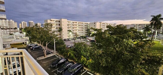 Building Photo - 18031 Biscayne Blvd